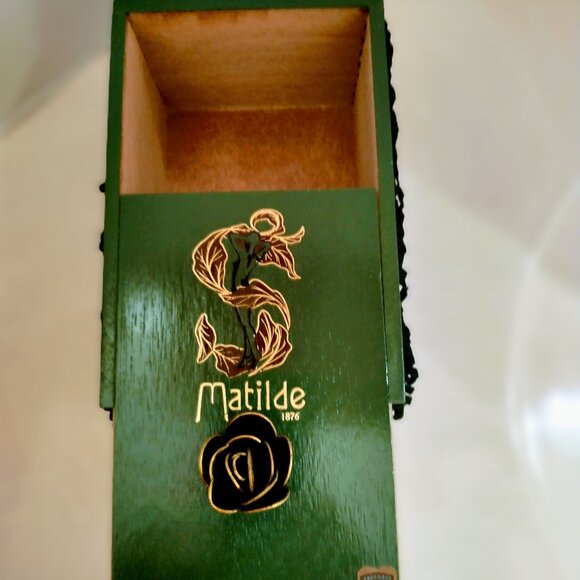Suenos de Saundra Upcycled, RARE GREEN MATILDE, Cigar Box, Home Accent/Storage - Picture 3 of 11
